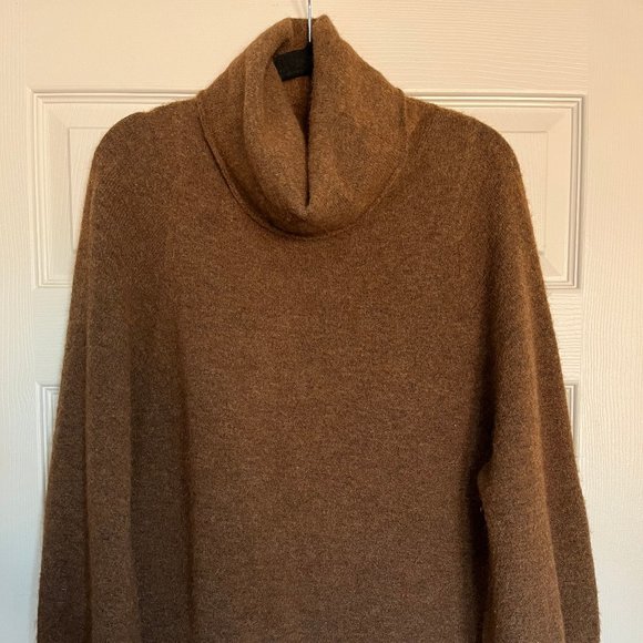 Aritzia Babaton Adichie Sweater - Picture 7 of 12